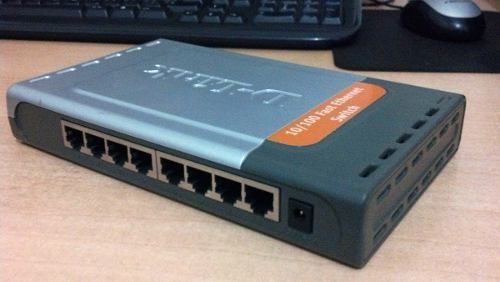 Hub Switch DES 1080 D-LINK 10-100 8 portas